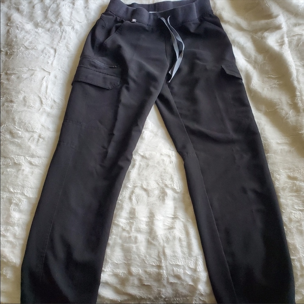 Figs bottoms - Size Small with adjustable bottoms